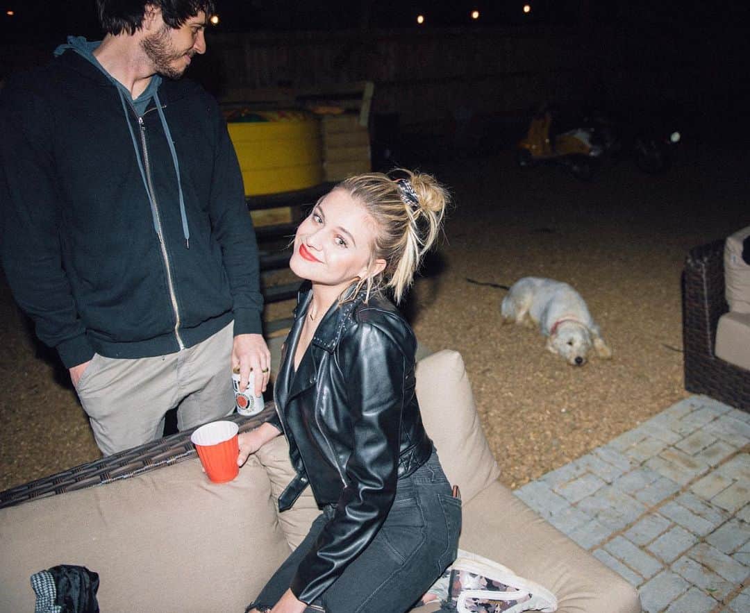 Kelsea Balleriniさんのインスタグラム写真 - (Kelsea BalleriniInstagram)「my boys ❤️ (Dibs is sleeping because he chased the Cornhole sacks back and forth for 3 hours previous to this photo)」5月15日 7時41分 - kelseaballerini