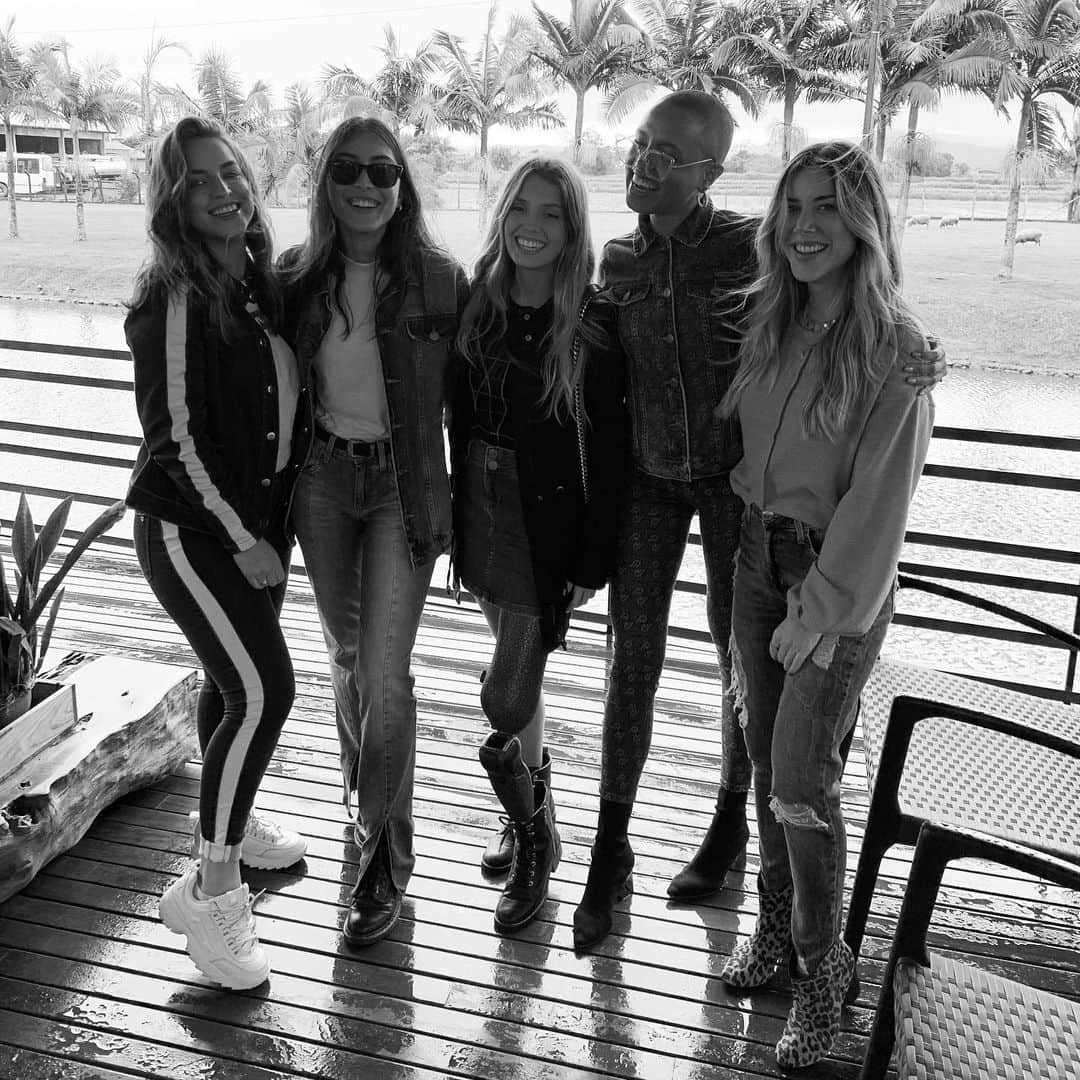 Bruna Unzuetaさんのインスタグラム写真 - (Bruna UnzuetaInstagram)「Look total jeans 💙🚶🏻‍♀️hoje eu tive o prazer de conhecer mais ainda a marca que eu já era fã e após acompanhar toda a produção desde o corte do jeans, inserção de detalhes, até a lavagem, fiquei mais apaixonada ainda. @Damyller, uma das  mais modernas marcas de jeans brasileiras, trás uma tecnologia que além de sustentável é inovadora, mostrando que para ter um bom produto, não adianta só ter qualidade, toda sua produção tem que ser feita com responsabilidade ambiental, para conservar a nossa maior riqueza 🌍. #diadojeansdamyller #experienciadamyller #damyllerconvida #ecodamyller #meujeansconsciente #meujeansdamyller」5月15日 7時48分 - boounzueta