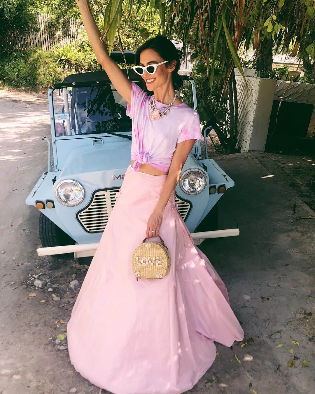 ダニジョーのインスタグラム：「The Mrs. ✨🌸 @danielleasnyder wearing a Dannijo x @wearepoolside bag & Dannijo skirt #comingsoon」