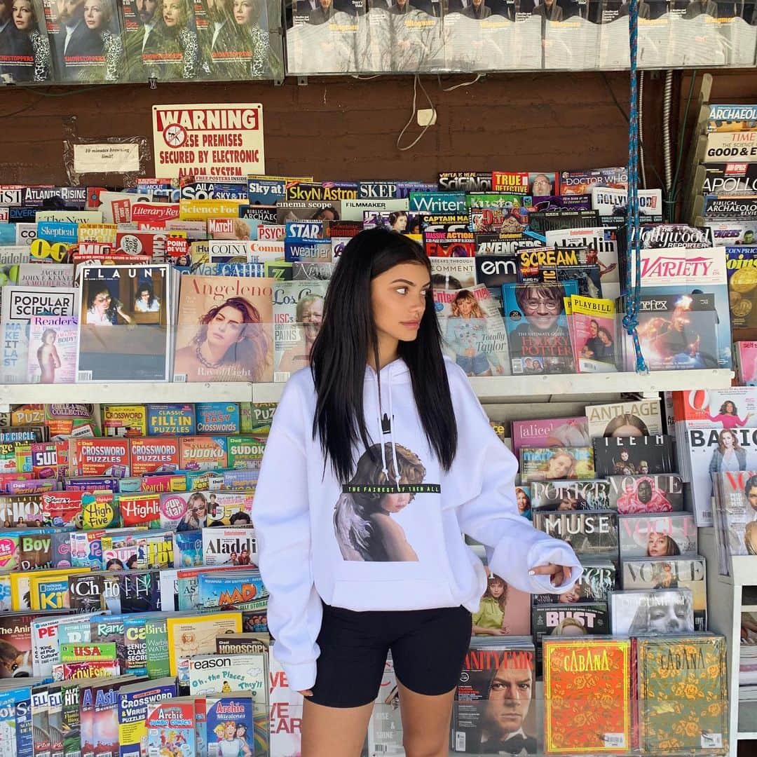 ケルシーのインスタグラム：「u know i read it in a magazZziinnEee」