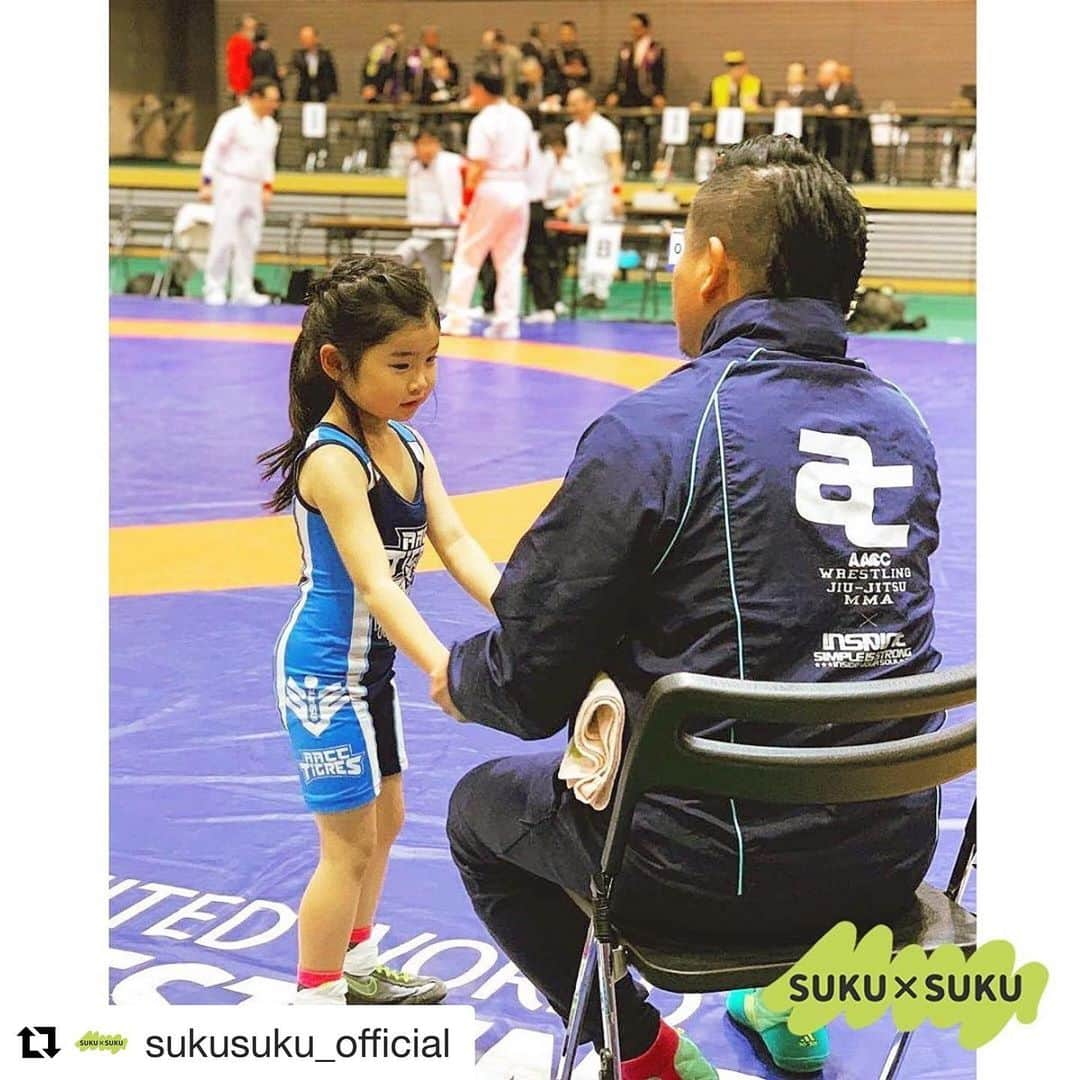 阿部裕幸さんのインスタグラム写真 - (阿部裕幸Instagram)「#Repost @sukusuku_official with @get_repost ・・・ 今回ご紹介するのは @akito418 様のお写真📷﻿﻿﻿﻿﻿﻿﻿﻿﻿﻿﻿﻿﻿﻿﻿﻿﻿﻿﻿﻿﻿ ﻿﻿﻿﻿﻿﻿﻿﻿﻿﻿﻿﻿ キッズレスリング大会にて🌈﻿ 今日も気合十分💪♪﻿ よし！がんばるぞ～😆💖﻿ ﻿ お子さまが頑張っている姿の写真や動画を募集中です❣️﻿﻿﻿﻿﻿﻿﻿﻿﻿﻿﻿﻿﻿﻿﻿﻿﻿﻿﻿﻿﻿﻿﻿﻿﻿ #習い事スクスク をつけて投稿してください💕﻿﻿﻿﻿﻿﻿﻿﻿﻿﻿﻿﻿﻿﻿﻿﻿﻿﻿﻿﻿﻿﻿﻿﻿﻿ ﻿﻿﻿﻿﻿﻿﻿﻿﻿﻿﻿﻿﻿﻿﻿﻿﻿﻿﻿﻿﻿﻿﻿﻿ 編集部でピックアップしてこちらのインスタグラムにてご紹介させていただきます👧👦﻿﻿﻿﻿﻿﻿﻿﻿﻿﻿﻿﻿﻿﻿﻿﻿﻿﻿﻿﻿﻿﻿﻿﻿﻿ ﻿﻿﻿﻿﻿﻿﻿﻿﻿﻿﻿﻿﻿﻿﻿﻿﻿﻿﻿﻿﻿﻿﻿﻿﻿ ご投稿お待ちしております🌼﻿﻿﻿﻿﻿﻿﻿﻿﻿﻿﻿﻿﻿﻿﻿﻿﻿﻿﻿﻿﻿﻿﻿﻿﻿ ﻿﻿﻿﻿﻿﻿ ୨୧┈┈┈┈┈┈┈┈┈┈┈┈┈┈┈┈┈┈୨୧﻿﻿﻿﻿﻿ ﻿ #レスリング教室 #キッズレスリング #ジュニアレスリング #レスリング #レスリング大会 #レスリング女子 #ちびっこレスリング #女の子 #成長日記 #子供の成長 #かっこいい #インスタキッズ #stronggirl #wrestlingkids #kidswrestling #wrestling #strong #wrestlers #girl#sports #stronggirls﻿ ﻿﻿﻿﻿﻿ #習い事 #子供 #子供の習い事 #子育て #育児」5月15日 8時18分 - abeani111