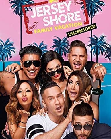 ニコール・ ポリッツィのインスタグラム：「YASssssss we are nominated for MTV’s Movie & TV Awards for Reality Royalty. TIME TO VOTE BITCHES 🥂 link in story #JerseyShore」