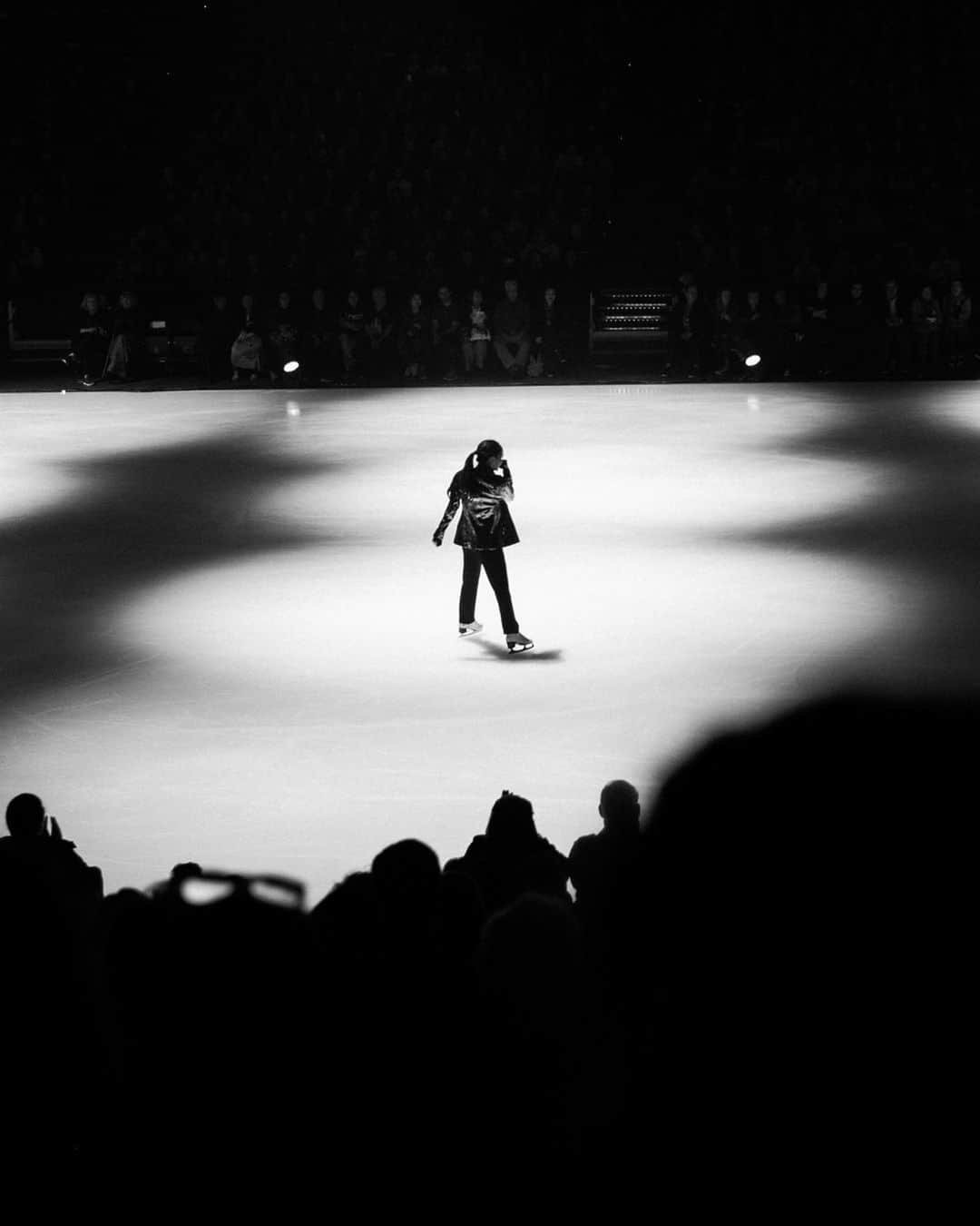 マイア・シブタニさんのインスタグラム写真 - (マイア・シブタニInstagram)「Keegan couldn’t just sit back and enjoy the show. He had to be all talented and take this amazing photo, too. 🙄😂 📸: @keeoone」5月15日 8時54分 - maiashibutani