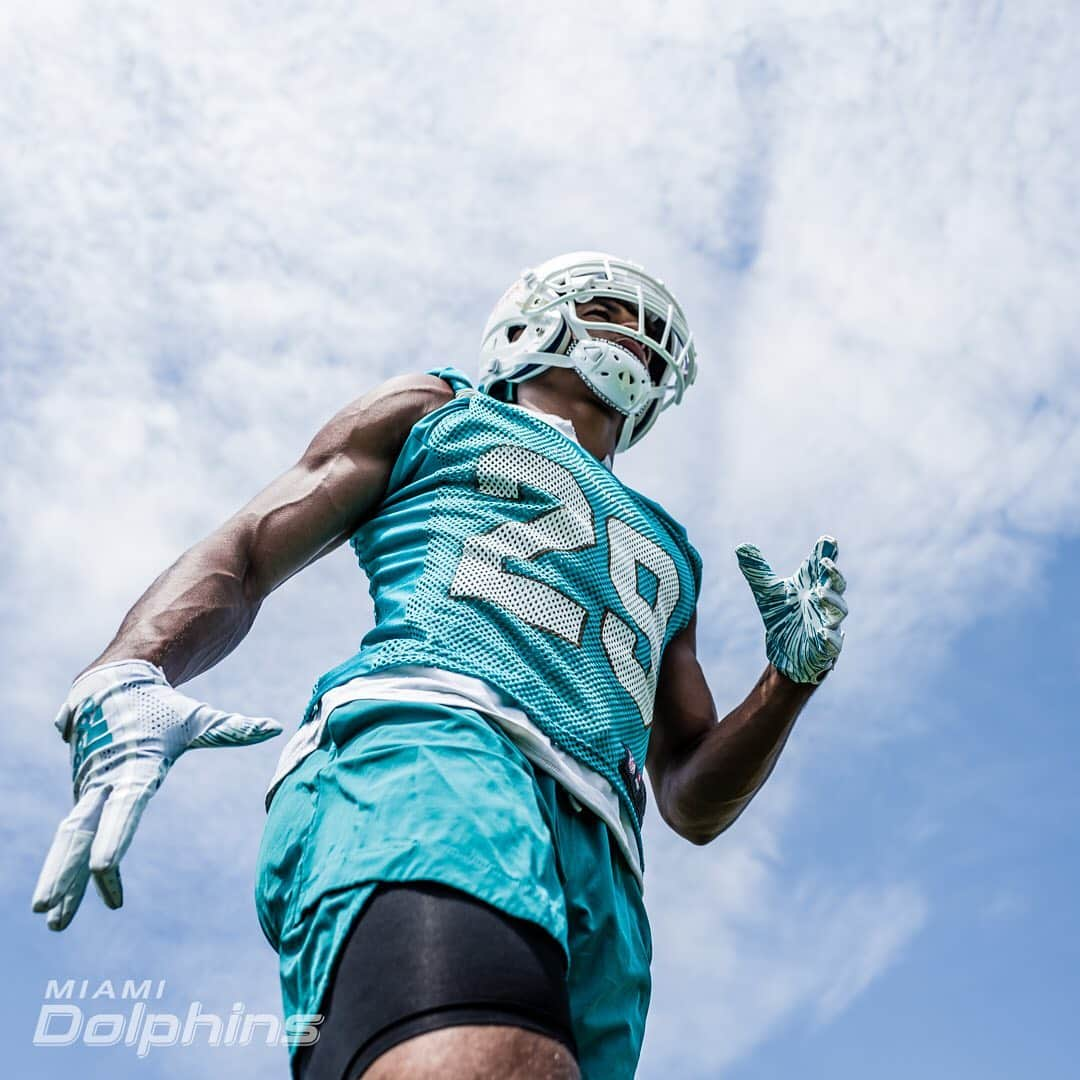 マイアミ・ドルフィンズさんのインスタグラム写真 - (マイアミ・ドルフィンズInstagram)「Day ✌️ work」5月15日 8時48分 - miamidolphins