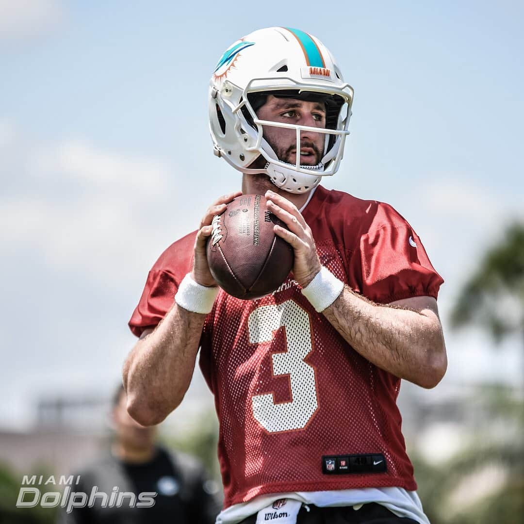 マイアミ・ドルフィンズさんのインスタグラム写真 - (マイアミ・ドルフィンズInstagram)「Day ✌️ work」5月15日 8時48分 - miamidolphins