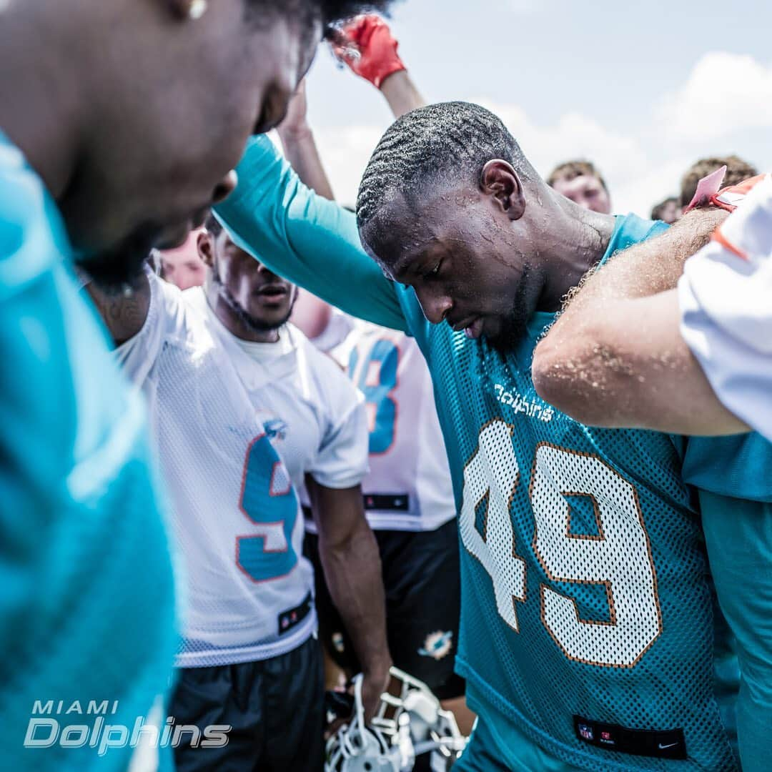 マイアミ・ドルフィンズさんのインスタグラム写真 - (マイアミ・ドルフィンズInstagram)「Day ✌️ work」5月15日 8時48分 - miamidolphins