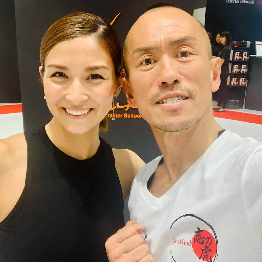 兼子ただしさんのインスタグラム写真 - (兼子ただしInstagram)「5月25日（土）SSS銀座storeにて再び、 『KARATE class』が開催される。 講師は空手の『形』世界チャンピオン 中町美希レベッカさん 容姿も人間性も高レベルの素晴らしい先生、 この方から学ぶ空手は、心身ともに引き締まる。  武道・空手道は日本の素晴らしい文化。 その文化を身につけることは、自分の芯が逞しくなると思う。  チャラついたエクササイズなどいらぬ、 レベッカ先生に、本物の空手を学べば道は開ける。  兼子ただしも生徒として参加する。 予約しよーーーっと  ご希望の方・ご予約は 銀座store公式LINE@『sssginzastore』 5月25日（土）15時〜1時間 ¥4000（税抜） （各SSSスタジオ回数券、使用可能）  #兼子ただし #トライアスロントレーニング #ironman #理学療法 #3分ストレッチ #空手#中町美希レベッカ」5月15日 8時50分 - kanekostretch