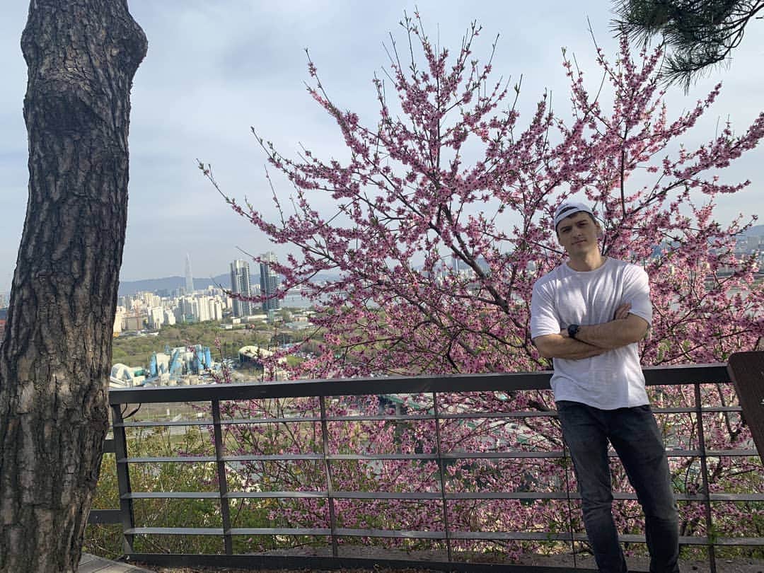 ギヨーム・パトリーのインスタグラム：「Im gonna spend some time in Canada with mom and dad. After 20 years living in Seoul,  it feels like I am leaving home and going to a foreign country. Take care yall. I'll be back! ♡♡ 서울안뇽~ 사랑해♡♡」