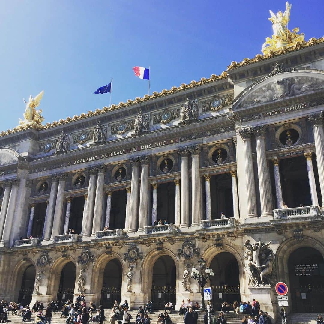 大森美希さんのインスタグラム写真 - (大森美希Instagram)「☀️☀️☀️ #sunnyday #beautemps 🌿🌿🌿#operagarnier #opera 🇫🇷 #paris #parislife #パリ #オペラガルニエ #オペラ座 #パリところどころ #パリ散歩 #パリ生活 #海外生活 #海外で働く #良い天気 #5月 #令和元年」5月15日 9時01分 - mikiomori_