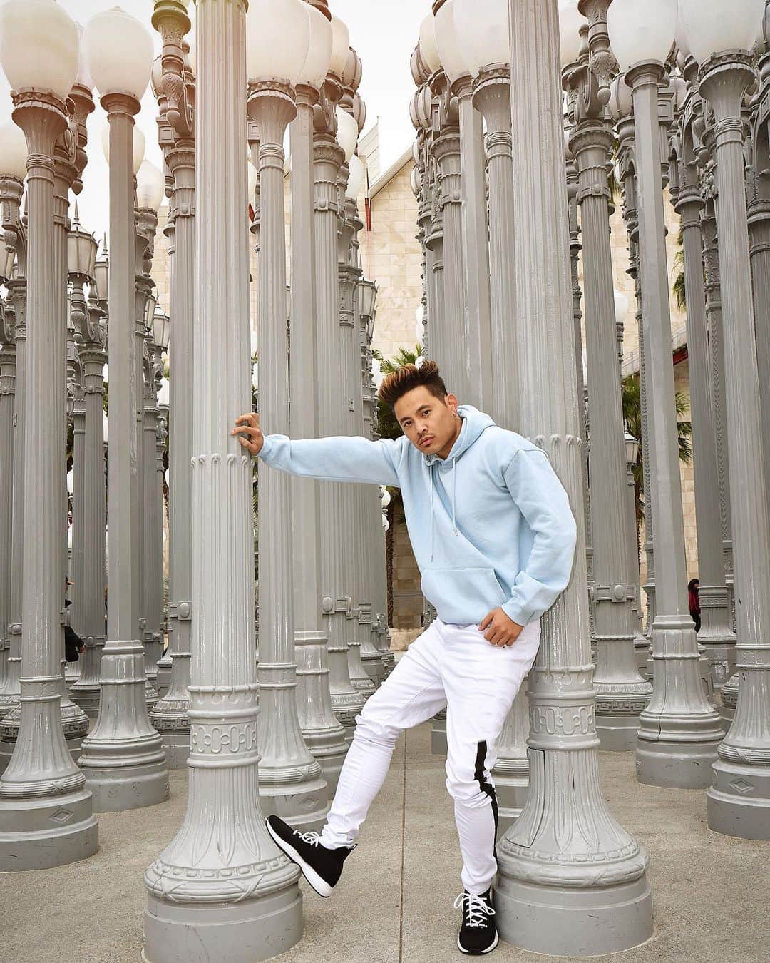 STYLE4GUYSのインスタグラム：「Travel in style with @boohooMANofficial ✔️#boohooMan #betheMan  _ Check out this outfit from @boohooMANofficial🔥 Comfortable & Stylish perfect for Travel 👌 Visit ➡️ boohooMAN.com 📷 @stylebyTommy」