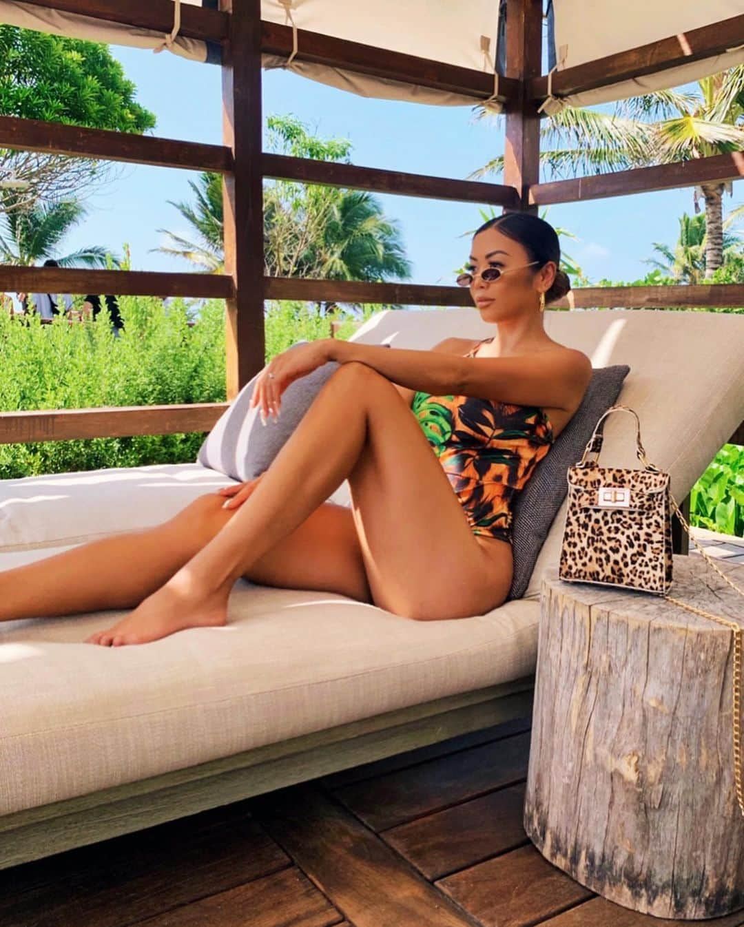 リアン Vさんのインスタグラム写真 - (リアン VInstagram)「Jungle Vibes 🐆🌴 Made it to Mexico with my @boohoo fam! ❤️ Love this body suit with the matching bottoms 😍 Use my promo code LIANEV55 to get 55% off full price, additional 10% off sale!  #boohooinparadise #ad」5月15日 9時37分 - lianev