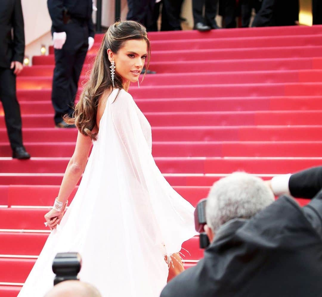 アレッサンドラ・アンブロジオさんのインスタグラム写真 - (アレッサンドラ・アンブロジオInstagram)「Cannes Film Festival ✨🎞✨ #cannes2019」5月15日 9時42分 - alessandraambrosio