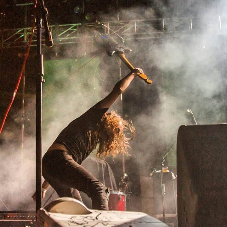 A Place to Bury Strangersのインスタグラム：「#Repost @luisjanoph ・・・ #aplacetoburystrangers #lerockfest #matucana100 📸 para @humonegro  #2019 #liveconcert #photography #concertphotography #musicphotography #livemusicphotography #canon #musica #instagram #santiago #chile #chilegram」