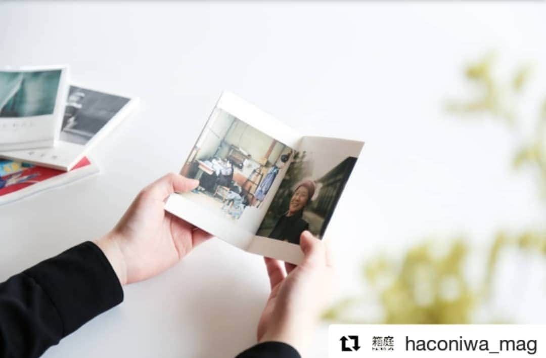 Photobackさんのインスタグラム写真 - (PhotobackInstagram)「フォトブックコンテスト「Photoback Award 2019」で特別審査員をつとめていただく #箱庭編集部(@haconiwa_mag)さんに、Photoback Awardを紹介していただきました😊 . ありがとうございます✨ . 記事内では「箱庭賞」の箱庭オリジナルギフトBOXの中身もチラ見せ👀✨ . . ━･･━･･━･･━･･━･･━･･━ #Repost @haconiwa_mag ━･･━･･━･･━･･━･･━･･━ 以前箱庭でご紹介したフォトブックサービス @photoback.jp が、現在フォトブックのコンテスト「Photoback Award 2019」を開催中！ 実は、箱庭編集部が特別審査員としてコンテストに参加しているんです。箱庭特別賞を受賞された方には、素敵な賞品もありますよ！ コンテストのご応募は5/29（水）まで。気になった方はぜひ応募してみてください～！ 今年のテーマは「ずっと大切にしたい『ありがとう』」。 “平成”から“令和”へ元号が変わった今、いろいろな気持ちや場面で使われる「ありがとう」をフォトバックで表現し、伝えてみませんか？  コンテストの詳細は箱庭の記事をチェック☟ https://www.haconiwa-mag.com/magazine/2019/05/photobackaward2019/  #Sponsored #photoback #フォトバック #photobackaward2019#photobackaward #フォトコンテスト #コンテスト #フォトブック #写真集 #アルバム作り #写真好きな人と繋がりたい #フォトブックアプリ #写真アプリ#旅の記録 #コレクション#ポートフォリオ #photobook #ありがとう」5月15日 10時13分 - photoback.jp