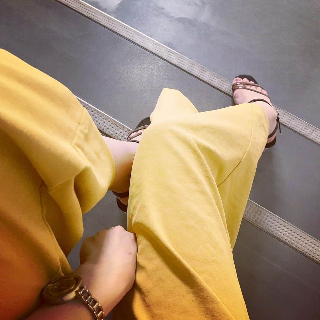 澤辺美香さんのインスタグラム写真 - (澤辺美香Instagram)「yellow‼️‼️ もう夏はそこですねー♡  今日は久しぶりの方に会えます❤️ 楽しみだー！  #yellow#yellowpant #イエロー」5月15日 10時16分 - mikasawabe