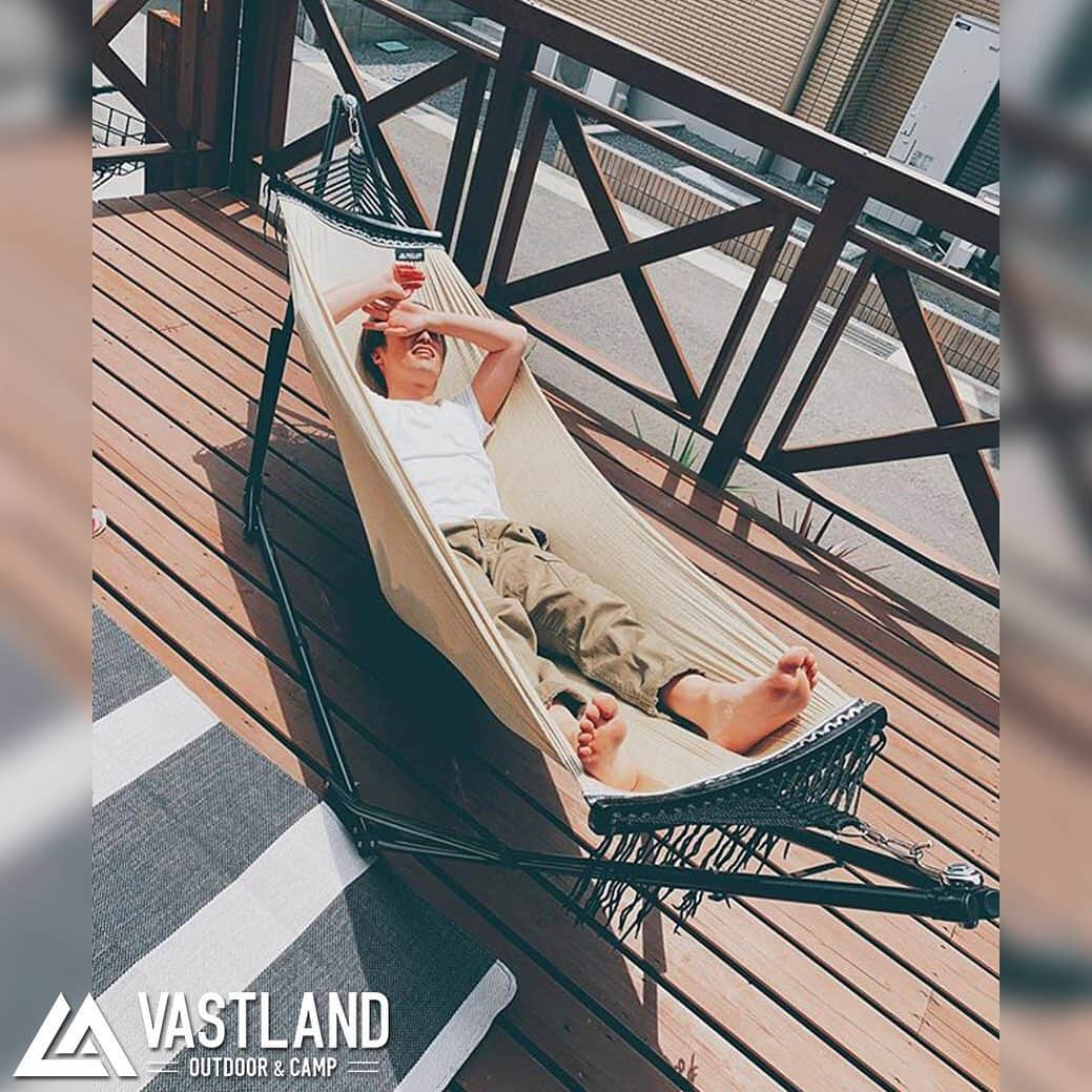 VASTLANDさんのインスタグラム写真 - (VASTLANDInstagram)「【VASTLAND×REPOST】 . .. 噂のベランピング🏕✨ . ちょっとした時間を見つけてアウトドア気分が味わえるなんて素敵ですよね🌴🦀 . いつもよりも特別な気分が味わえそうです☕️ . .. Photo by  @takae_kt 様 ※ @takae_kt 様は【#vastlandハンモックキャンペーン 当選者様】です。 . VASTLAND公式アカウントでのリポスト希望の方は【#VASTLANDリポート】を付けてVASTLAND製品をご投稿ください！ . .. ・掲載ギア・ #ハンモック . .. ▲▽掲載ギアはプロフィールのリンク（ @vastland.jp )もしくは、画像をタップしてチェック！▽▲ . .. #VASTLAND #ヴァストランド #キャンプ #camp #キャンプ好きな人と繋がりたい #キャンプギア #キャンプ道具 #キャンプ用品 #ソロキャンプ #デイキャンプ #ファミリーキャンプ #ファミキャン #グルキャン #ソロキャン #オートキャンプ #キャンプ女子 #キャンプ初心者 #キャンパー #キャンプ好き #キャンプしたい #アウトドア #outdoor #ベランピング #🏕 #⛺」5月15日 10時31分 - vastland.jp