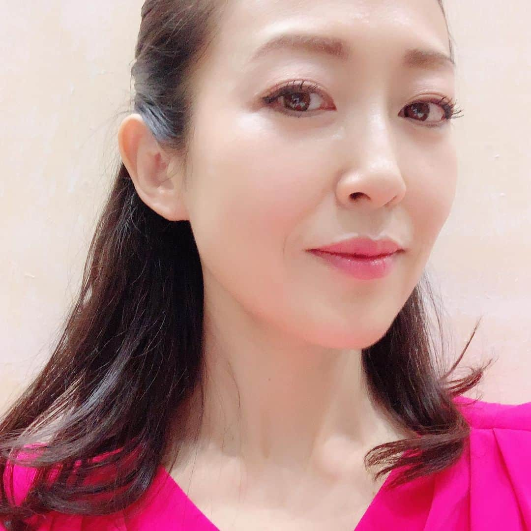 草間淑江さんのインスタグラム写真 - (草間淑江Instagram)「ビューティワールドジャパン2019 最終日です。 今日の衣装はピンク💕💕 気分アップします⤴️ みなさまのお越しをお待ちしてます✨  #ビューティワールドジャパン2019 #最終日#ルクセア#ルクセアヴィサージュ#高周波美容#草間淑江 #すっぴん#自信になる」5月15日 10時38分 - yoshie_kusama