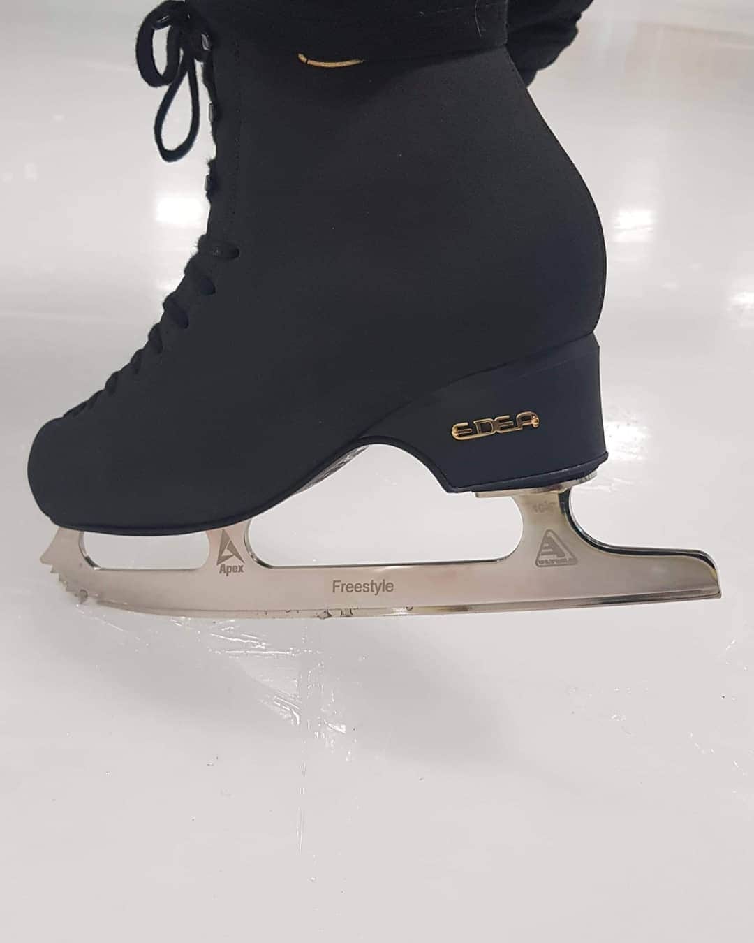 Mathieu Ostiguyさんのインスタグラム写真 - (Mathieu OstiguyInstagram)「It's time for new skates and new blades! I'm proud to use Edea's Concerto for my boots and Jackson Ultima's Freestyle Apex for my blades. I've ask for the exact same skates since I'm 14 and I just love them! Thank you @edeaskates and @jackson.ultima for your support! Now, I feel ready for my new season! #edeaskates  #edeafamily #jacksonultima #bestboots #bestblades #figureskating」5月15日 10時51分 - math.ostiguy27