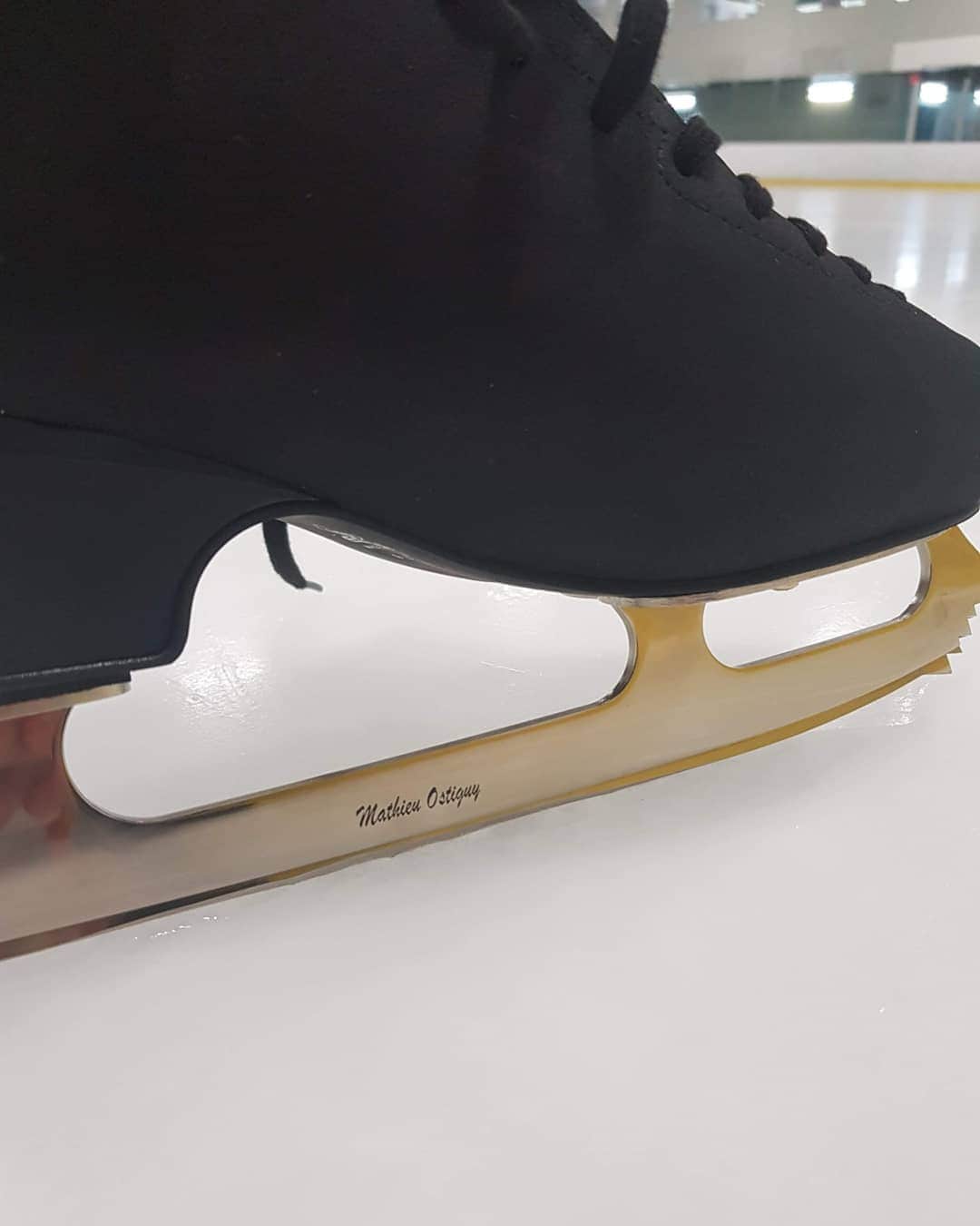 Mathieu Ostiguyのインスタグラム：「It's time for new skates and new blades! I'm proud to use Edea's Concerto for my boots and Jackson Ultima's Freestyle Apex for my blades. I've ask for the exact same skates since I'm 14 and I just love them! Thank you @edeaskates and @jackson.ultima for your support! Now, I feel ready for my new season! #edeaskates  #edeafamily #jacksonultima #bestboots #bestblades #figureskating」