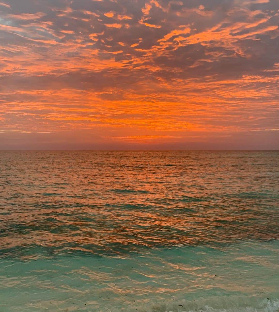 クリスティ・ブリンクリーさんのインスタグラム写真 - (クリスティ・ブリンクリーInstagram)「Swipe for Surreal Sunset Selfies and landscapes and a reminder that @fosseverdonfx is about to air and it’s about @chicagomusical  #luckyhousepc 🧡💜💙💛💕」5月15日 10時55分 - christiebrinkley