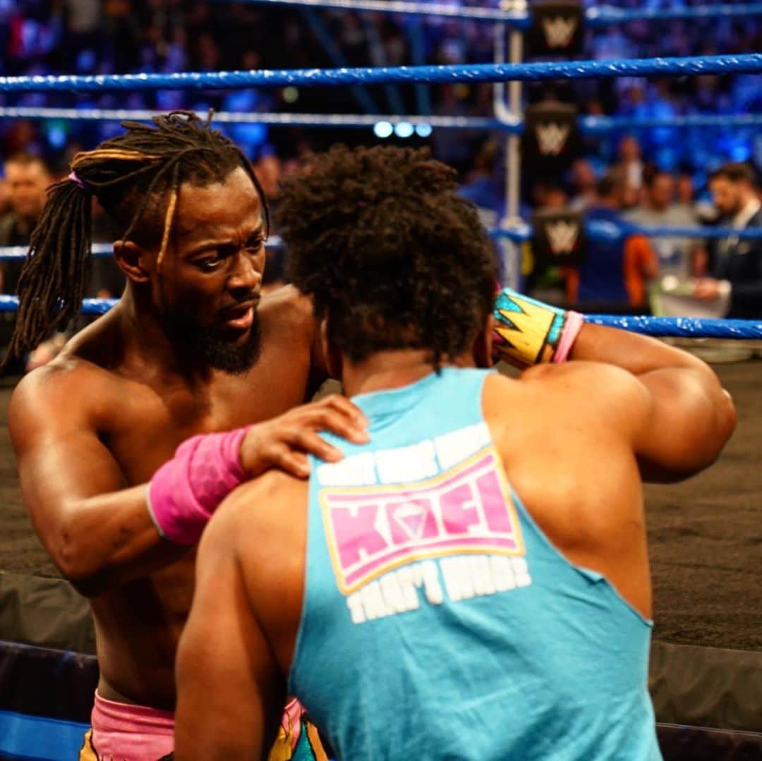 WWEさんのインスタグラム写真 - (WWEInstagram)「@thetruekofi defends against a sneak attack from #KevinOwens and @samizayn with a little help from @xavierwoodsphd! Tensions are heating up heading into #MITB this Sunday!  #SDLive」5月15日 11時02分 - wwe