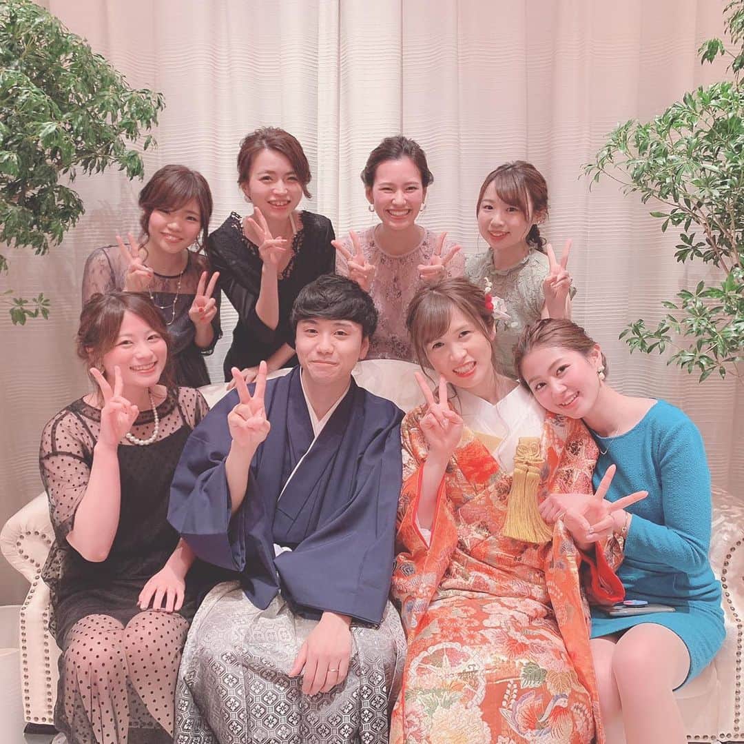 mikuuun8のインスタグラム：「Happy Wedding💍 . 素敵な素敵な式でした❤️久々にみんなで集まれて良かったです😌 . ことの本当におめでとうー‼️末永くお幸せに💐 . #wedding#樟南女バス#高校の同級生#鹿児島」