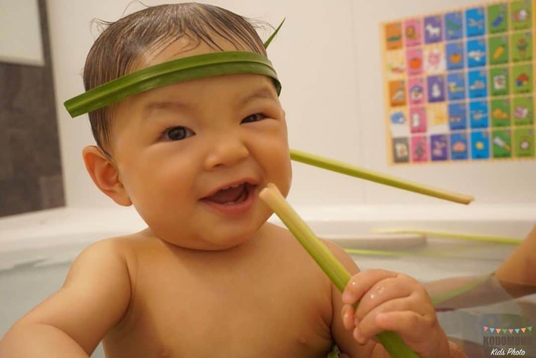 コドモノ 写真部さんのインスタグラム写真 コドモノ 写真部instagram 今回ご紹介するのは Mi 15 さんの1枚です 菖蒲湯 強そう 豪快に野菜スティックでも齧っているようにも見えます Mi 15 さん コドモノ のハッシュタグ付け