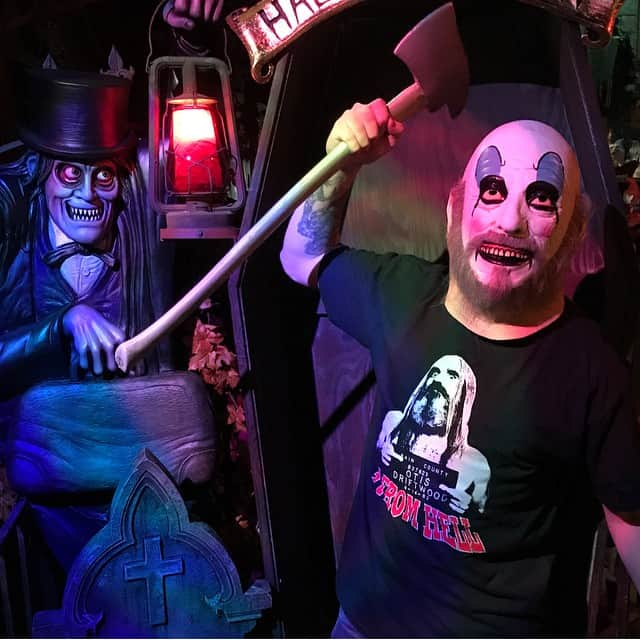 ロブ・ゾンビさんのインスタグラム写真 - (ロブ・ゾンビInstagram)「Brand new THREE FROM HELL shirts available now at HALLOWEENTOWN! Drop by the store or go to www.halloweentownstore.com now! #robzombie #sherimoonzombie #billmoseley #sidhaig #threefromhell #freethethree #thedevilsrejects #houseof1000corpses」5月15日 22時03分 - robzombieofficial