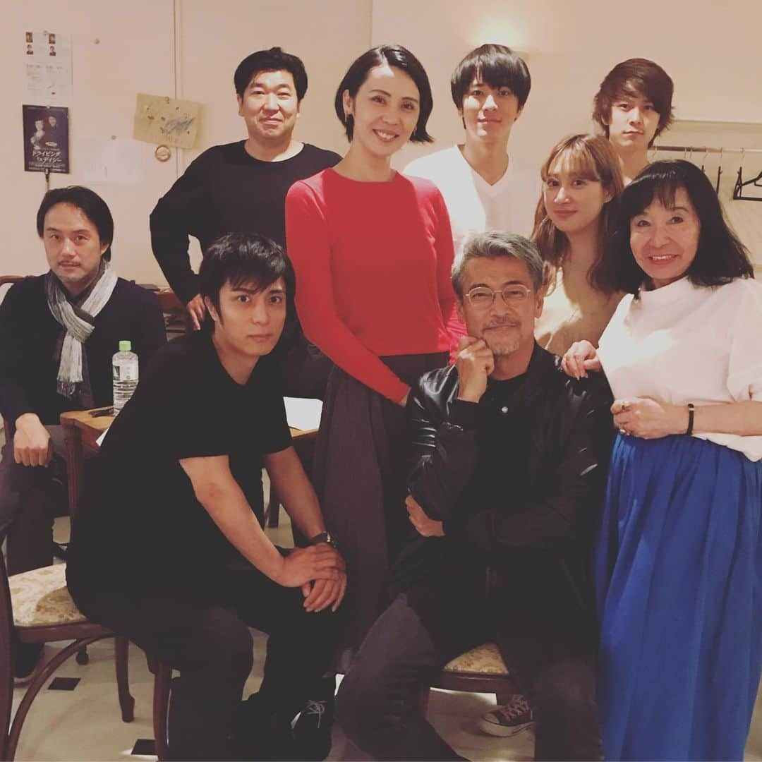 緒月遠麻さんのインスタグラム写真 - (緒月遠麻Instagram)「☆ 〝大人の愛の物語〟 『四季の庭』 朗読お稽古 進んでおります☺︎ ✨ やっぱり 声で表現するの好きー😳💕って 実感した 本日 髪の毛左流れのオヅキでした。  皆さま、 お楽しみに。笑笑笑  #四季の庭」5月15日 21時54分 - toma_ozuki