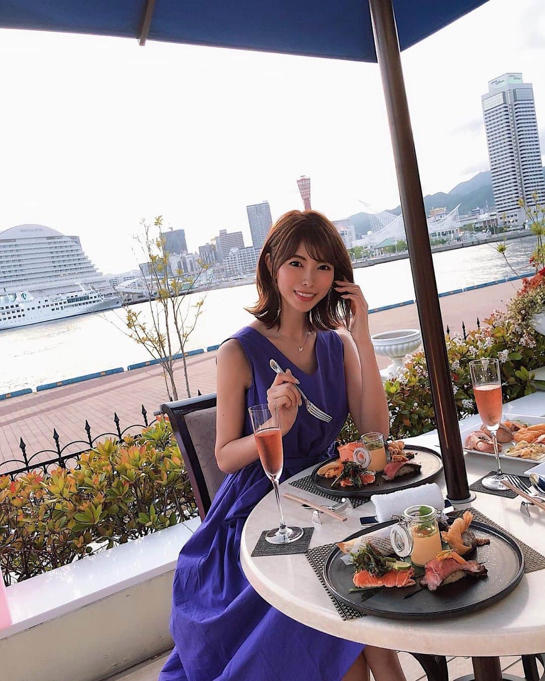 Yuika Matsuさんのインスタグラム写真 - (Yuika MatsuInstagram)「. . . 小笠原シェフ特製プレート が 美味しすぎて 笑顔がとまりません 💕 . . 大人の女子会や 特別なデートに行きたい場所 ✨ . . ブッフェ には デザートもあるから 最後まで大満足でした 🤤❤️ . . . . . オーシャンズビアガーデン2019 🥂 . 5月13日(月) ～ 10月11日(金) 平日限定 18:00～最終入店20:00（L.O. 21:30） . 飲み放題90分込み 6,000yen . 女性グループ限定👩🏼 ウェルカムドリンク🍾(ロゼスパ－クリングワイン)を プレゼント♪ . . ご予約 公式サイトからオンライン予約 @leoceankobe からできますよ 💕 . . . . この日の ワンピース は @dannyanne_official の💜 . 褒められワンピなのです✨ . . . . . #dannyanne #ダニーアンドアン  #ダニアン #deardevilmini #ディアデビルミニ #jewelry . #lasuitekobe#lasuitekobeoceansgarden#leoceankobe#beer#beergarden#repost#wine#ラスイート神戸 #ラスイート神戸オーシャンズガーデン#ルオーシャン#ビアガーデン#夜景#絶景#神戸ビアガーデン#関西ビアガーデン#神戸夜景#yuika_code👗」5月15日 21時55分 - yuika00802