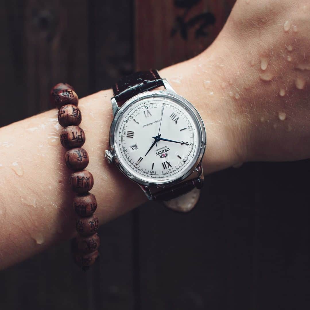 Orient Watchさんのインスタグラム写真 - (Orient WatchInstagram)「Modest Roman Numeral markers, thin hands, and a train track chapter ring. This is the 2nd Generation AC00 V2. #orientstyle⠀」5月15日 22時00分 - orientwatch