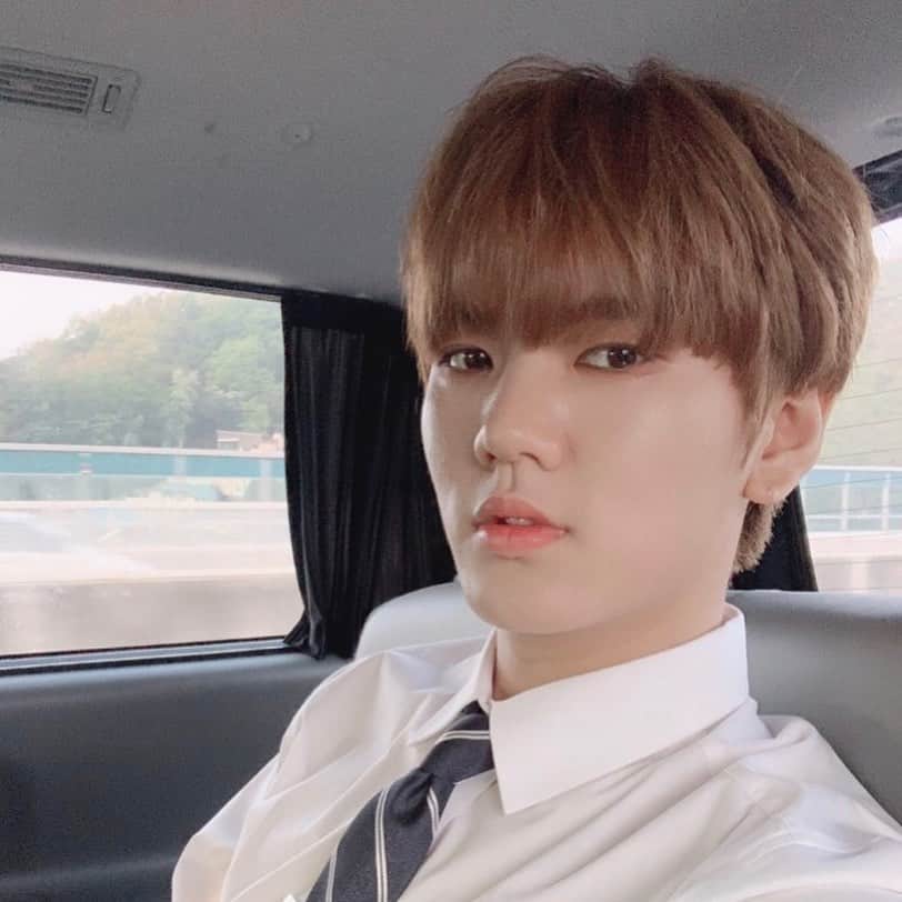 UP10TIONさんのインスタグラム写真 - (UP10TIONInstagram)「To. #HONEY10 ⠀⠀⠀ On Wed. 15th, 22:00PM (PST), Thur. 16th, 14:00PM (KST)! #UP10TION #GYUJIN & #HWANHEE will be on-air Instagram😆 Prepare a question you would like to ask them, and send a request to be in the live video :) See you soon HONEY10!」5月15日 20時33分 - u10t_official