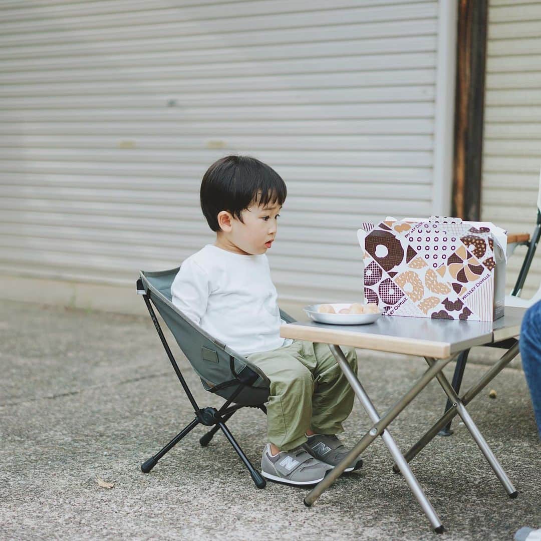 Takafumi Gotoさんのインスタグラム写真 - (Takafumi GotoInstagram)「季之介用に買ったHelinoxタクティカルチェアミニ。ちょうどいい感じだった。」5月15日 20時26分 - apollo510
