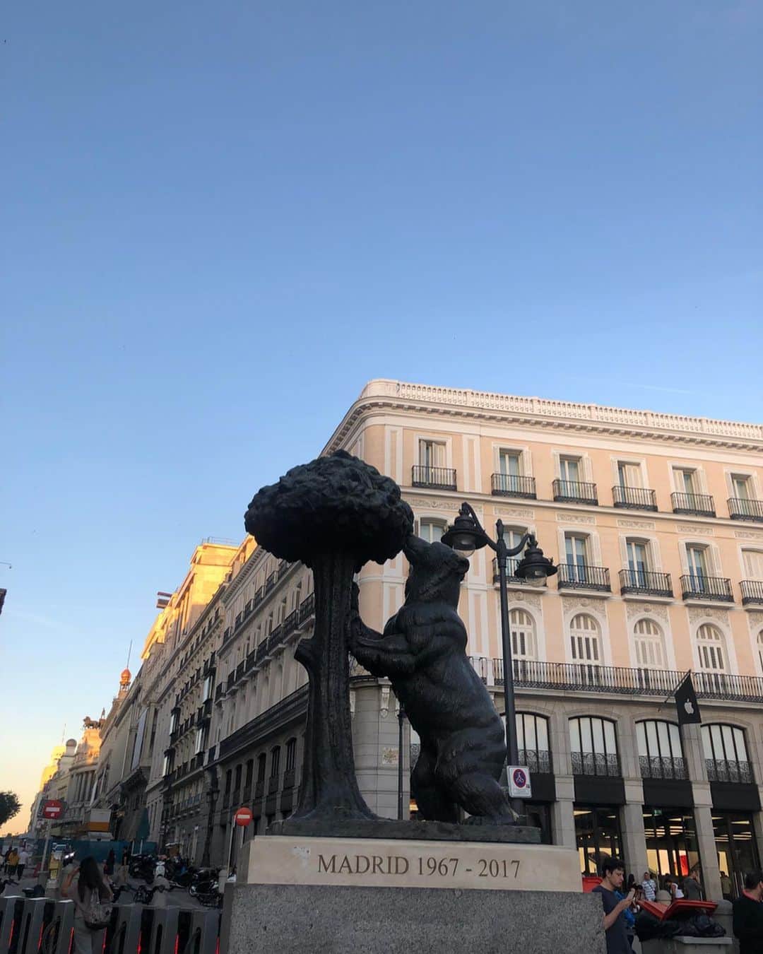 村田倫子さんのインスタグラム写真 - (村田倫子Instagram)「スペイン〜！！！！ 実は昨日からマドリッドにいます🇪🇸 街並みが綺麗で、料理もおいしい…。 今日はプラド美術館でアート鑑賞したり 旧市街でショッピングな日でした。 ずっとずっと行きたかった場所。 スペイン満喫してきます☺︎！ #Spain #スペイン旅行 #Madrid」5月15日 20時29分 - rinco1023