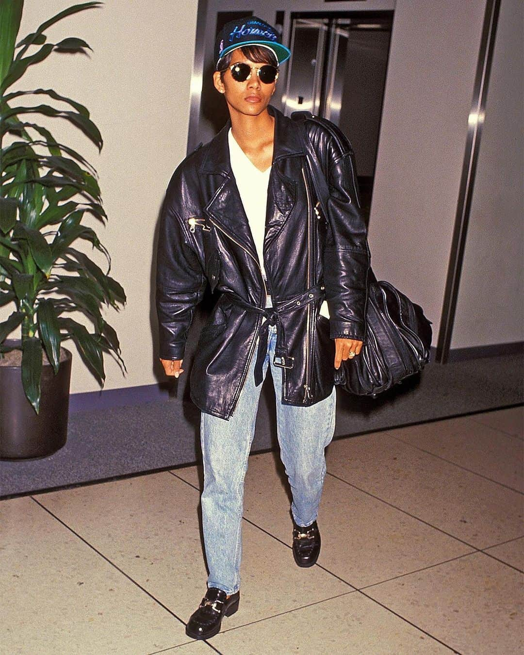 GQさんのインスタグラム写真 - (GQInstagram)「#YourMorningShot, '90s Airport Style: GQ's @noahvjohnson explains why it's never made more sense to dress like it's 1994—and you're a movie star headed to LAX. Link in bio to read. 🛫」5月15日 20時37分 - gq