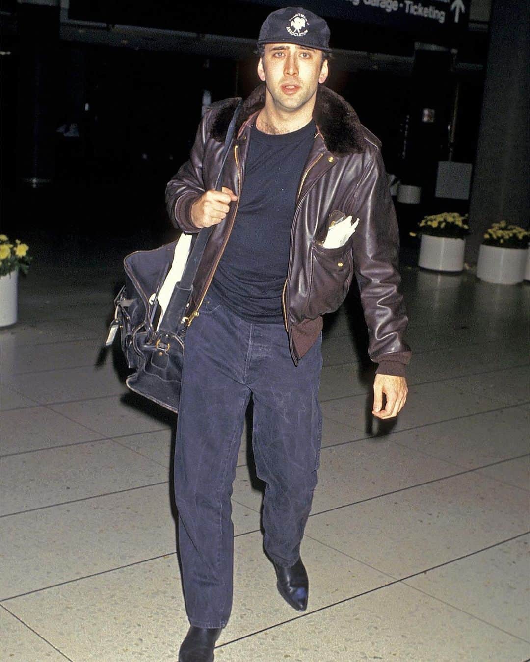 GQさんのインスタグラム写真 - (GQInstagram)「#YourMorningShot, '90s Airport Style: GQ's @noahvjohnson explains why it's never made more sense to dress like it's 1994—and you're a movie star headed to LAX. Link in bio to read. 🛫」5月15日 20時37分 - gq
