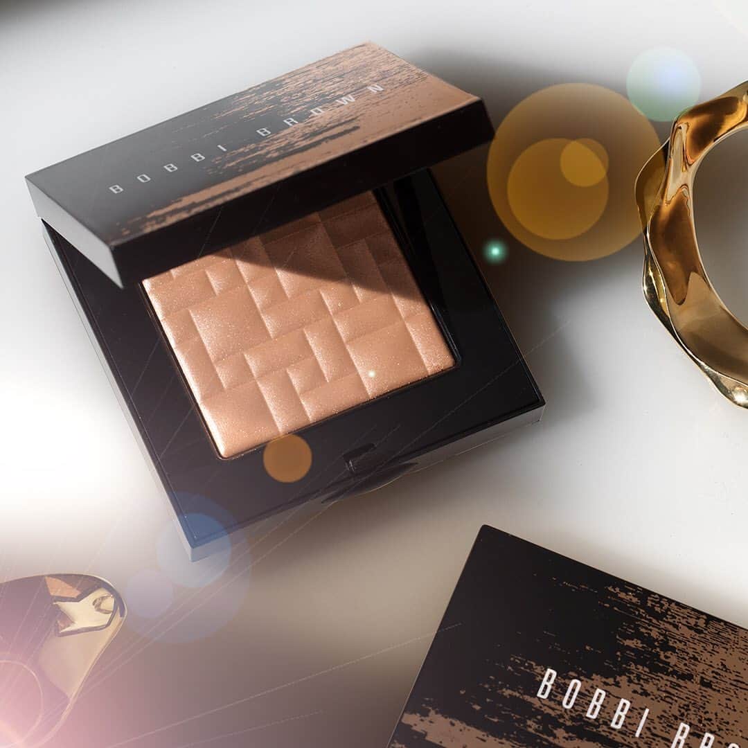 のインスタグラム：「A glow that lasts long after the sun sets. | NEW Limited-Edition Highlighting Powder in Rosy Glow is part of our Summer Collection」
