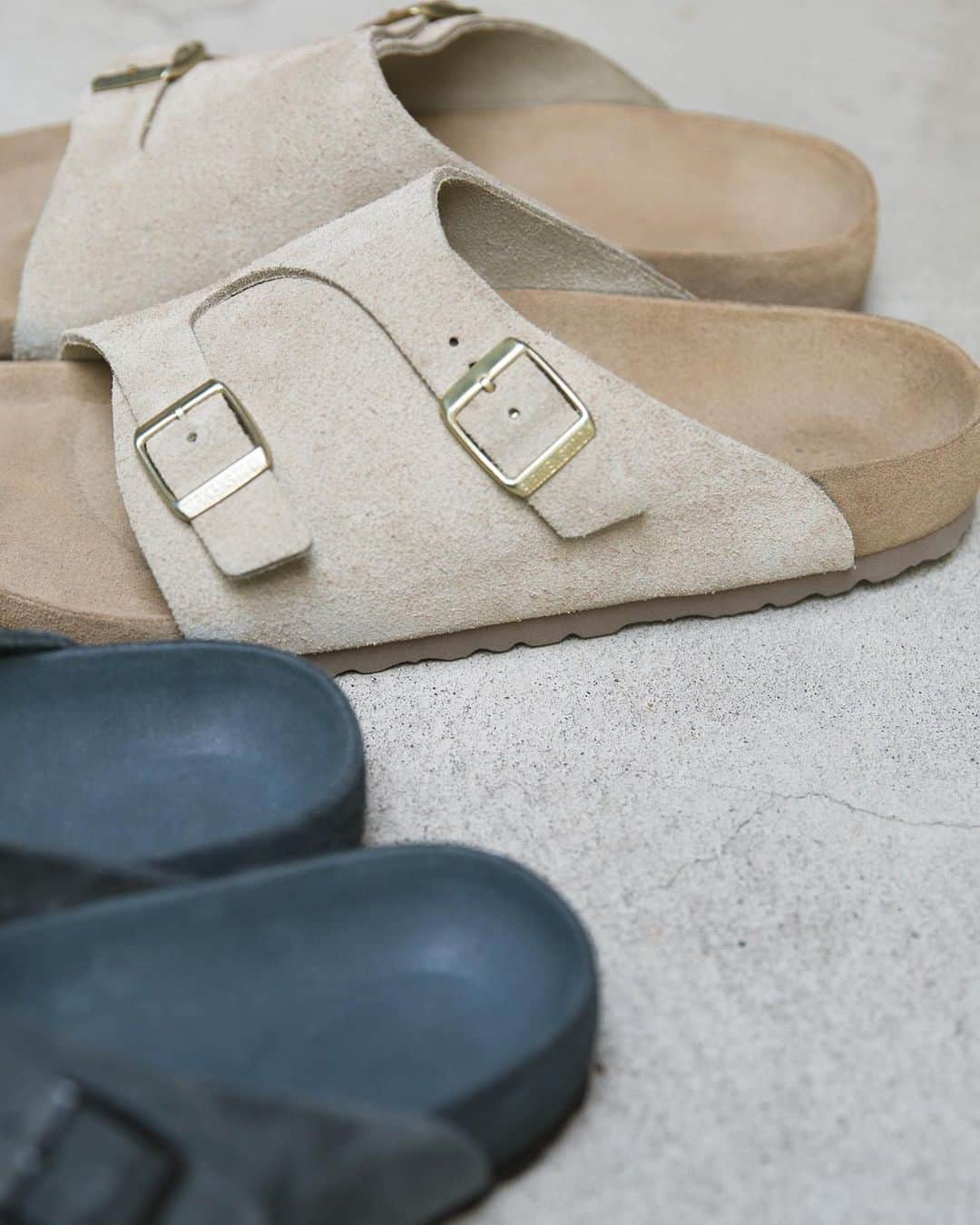 ビームスさんのインスタグラム写真 - (ビームスInstagram)「… BIRKENSTOCK “ZURICH SUEDE EXQUISITE”  5.18 (Sat) Release ・ @birkenstock  @beams_mens_casual  #birkenstock #zurich #exquisite #sandals #beams」5月15日 20時48分 - beams_official