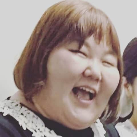 柏崎桃子さんのインスタグラム写真 - (柏崎桃子Instagram)「どーもー！  リバウンドしてまたダイエットを再開して2ヶ月と2週間が経過しました。 －12.1kg。  第1段階目標の－10kgは無事達成。  第2段階の目標まで2kg切りました。  第3段階の目標達成からまた体重公開ダイエットしていきます。  とにかく続ける！  #ダイエット #diet #筋トレ #顔やせ #部分やせ #大変 だけど #楽しい #頑張ろう」5月15日 21時00分 - momoko_kashiwazaki