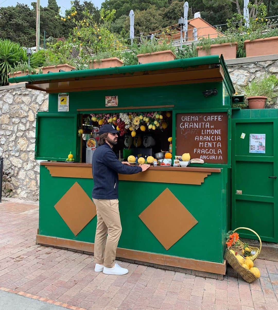 アンドレア・ピルロさんのインスタグラム写真 - (アンドレア・ピルロInstagram)「Una limonata grazie 😎 🍋 #Capri」5月15日 20時54分 - andreapirlo21