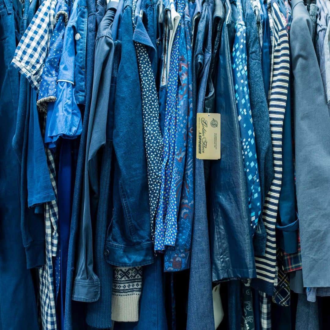 アーペーセーさんのインスタグラム写真 - (アーペーセーInstagram)「From the 15 to the 26th of May, a selection of archives for men and women’s clothing will be available with a 30 to 50% discount in a selection of #APC stores in France, Germany and Belgium and at apc.fr  Presented in colorama, the selection will vary from one store to another.  #StepByStep」5月15日 20時54分 - apc_paris