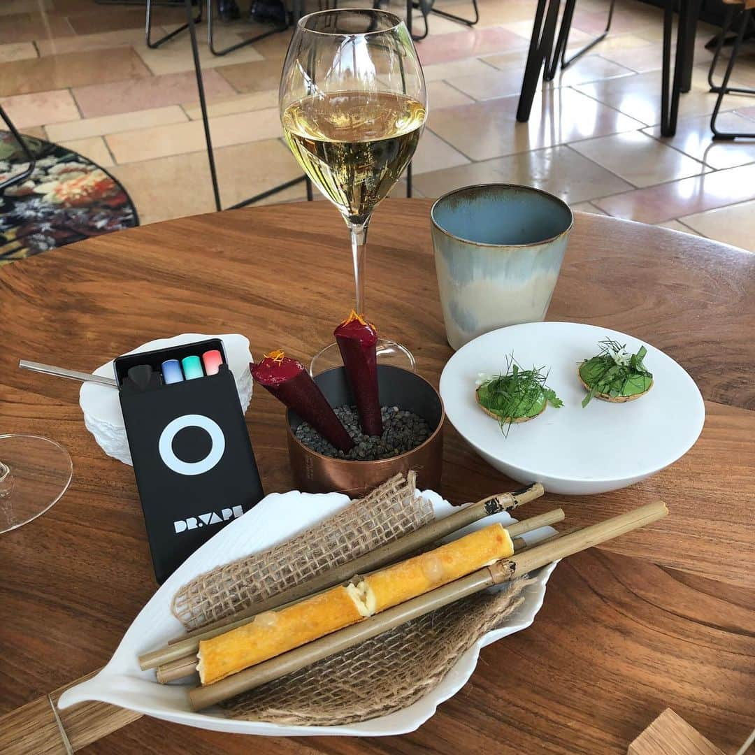 DR.VAPEさんのインスタグラム写真 - (DR.VAPEInstagram)「パリのガストロノミーレストランで食事😋 * * #DRVAPE#VAPE#paris#France#restaurant#gastronomy#travelgram#traveltotheworld#instagood#travel #ドクターベープ#べイプ#パリ#フランス#ガストロノミー#レストラン#高級レストラン#フランス料理#世界旅行#健康#旅好きな人と繋がりたい#禁煙#禁煙グッズ#タバコ#禁煙したい#旅好き#食べ歩き#おしゃれ#美味しいもの好きな人と繋がりたい」5月15日 20時54分 - dr.vape_official