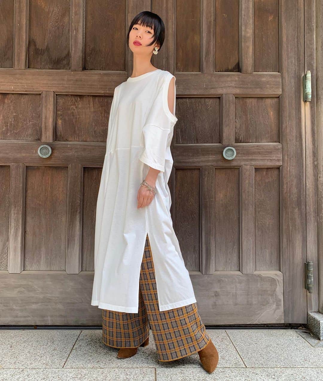 きなりのインスタグラム：「お久しぶりのわたし🙋🏻‍♀️ 5月に入ってから毎日、出演する舞台「機械と音楽」の稽古に励んでいます！ 稽古が始まって約2週間ですがもう既に面白いので、本当に沢山の人に見てもらいたいなあ〜  そして稽古行く時はテンションの上がる服を💃 最近暖かくなってきたからちょい肌見せするのにハマってます エロにならず爽やかに💎 相変わらずゆるゆるが好き〜多分ずっと好き〜  #ローズバッド #ROSEBUD19SS #creolme」