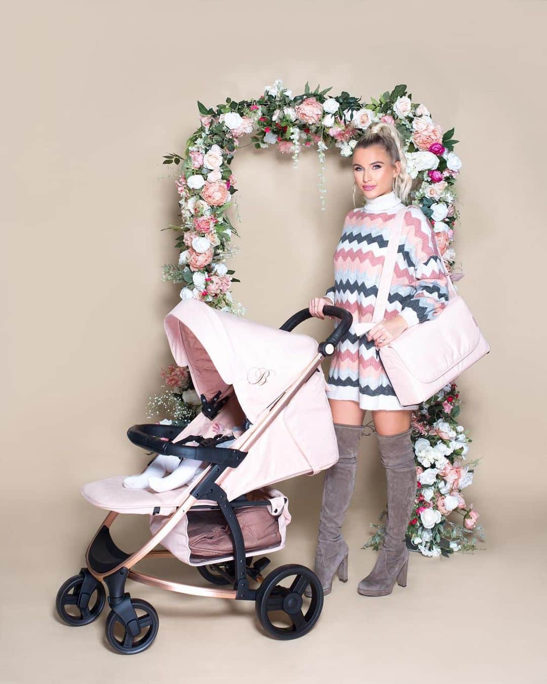 ビリー・フェアーズさんのインスタグラム写真 - (ビリー・フェアーズInstagram)「My favourite @mybabiieofficial Rose Gold and Blush Pushchair is back in stock 💕💗」5月15日 21時07分 - billieshepherdofficial