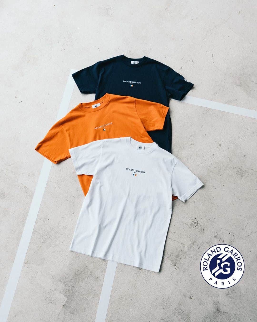 のインスタグラム：「🎾ROLAND GARROS Collection🎾﻿ ﻿ 5/16（水）よりEDIFICE各店にて、5/26より開催されるテニスの4大大会のひとつ『全仏オープン』の会場である【ROLAND GARROS / ローランギャロス】の限定コレクションを展開いたします。﻿ ﻿ 別注で制作したTシャツ4バリエーションとキャップ、バケットハットのコレクション。﻿ ﻿ 是非この機会にEDIFICE各店へお越しください。﻿ ﻿ ﻿ ﻿ T-sh : 【ROLAND GARROS】¥6,500+tax﻿ Cap & Hat : 【ROLAND GARROS】¥5,800+tax﻿ ﻿ ﻿ ﻿ ﻿ ﻿ ﻿ ﻿ @rolandgarros﻿ ﻿ #edifice #rolandgarros #grandslam #frenchopen #staderolandgarros #parisienne #parisfashion #collaboration #mensclothes #sportmix #mensfashion #menwithstyle #menwithclass #coupedesmousquetaires #dapper #dapperman #dapperstyle #claycourt #RG18 #tennis #エディフィス #ローランギャロス #全仏オープン #🎾」
