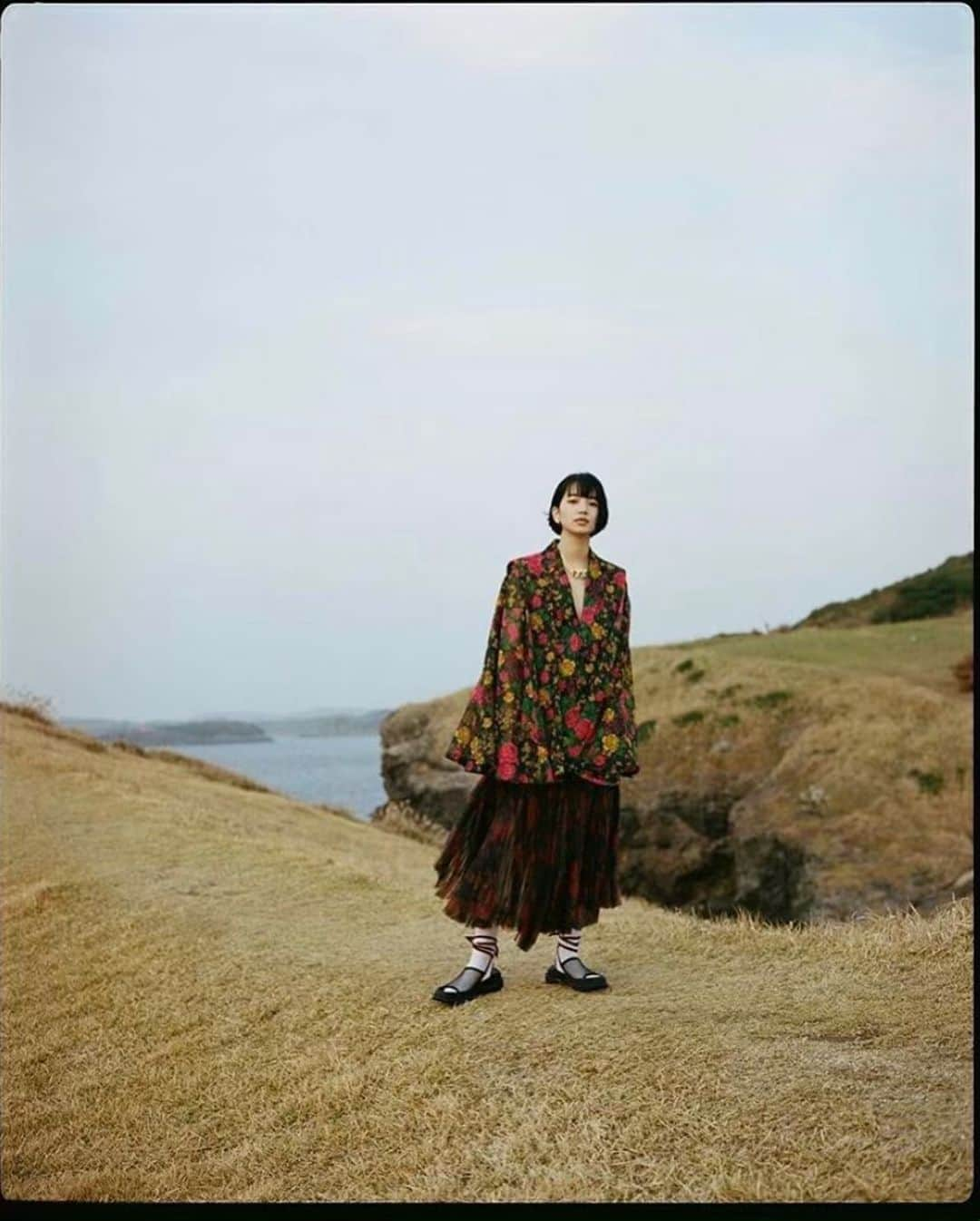 TOGAさんのインスタグラム写真 - (TOGAInstagram)「TOGA SS2019 Jacket,skirt and shoes featured in @cozikiisland ・ Model @konichan7  Photographer @kisshomaru Stylist @kodaisuehiro ・ #toga #togaarchives #toga19ss #トーガ #トーガアーカイブス #nanakomatsu  #小松菜奈」5月15日 21時14分 - togaarchives