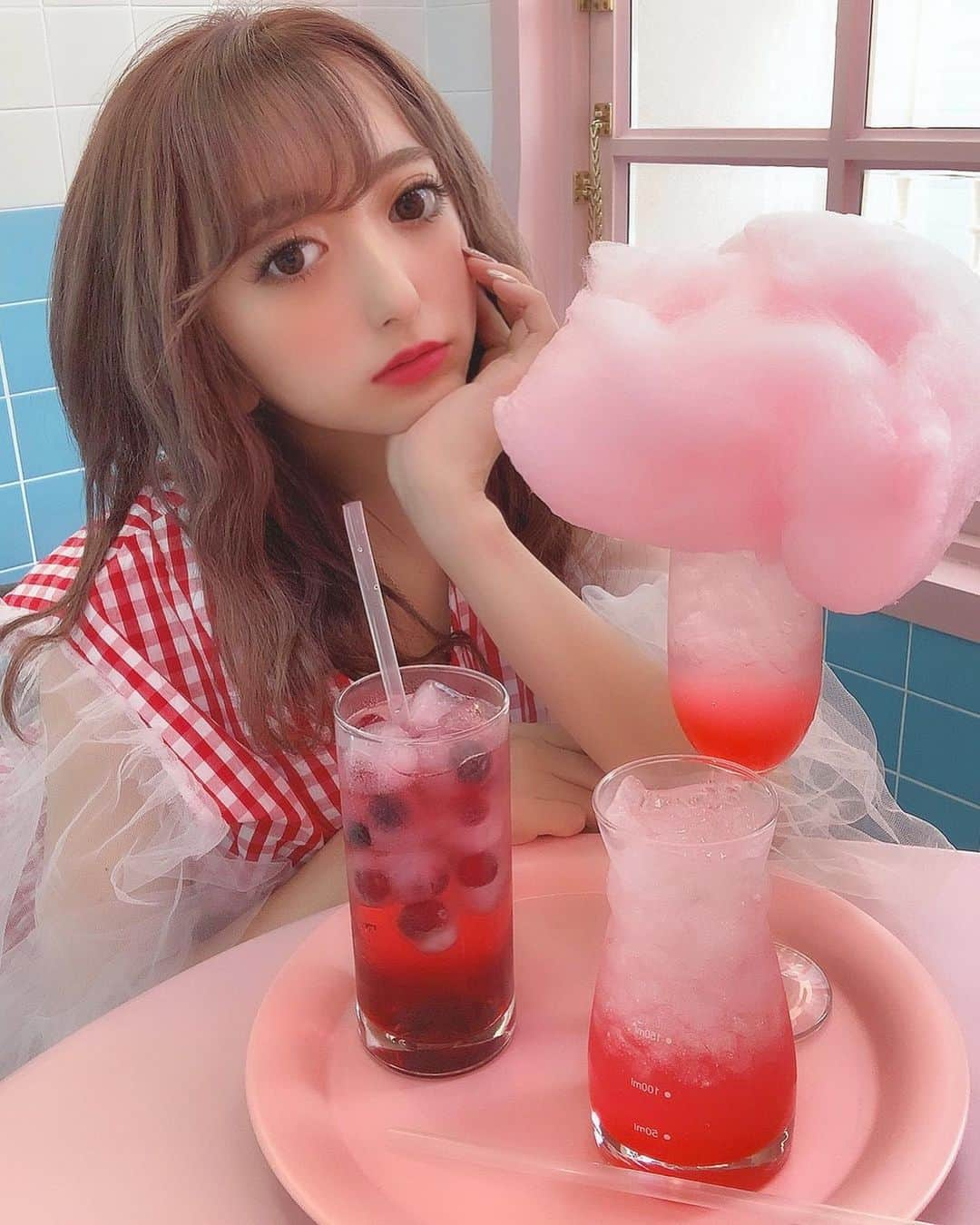 ひなたろす（佐原ひなた）さんのインスタグラム写真 - (ひなたろす（佐原ひなた）Instagram)「韓国1日目❤︎﻿ ﻿ スタイルナンダのお洋服が たくさん売っててそこの５階のcafe🍨❤️﻿ ピンクのドリンクかわいすぎません？笑﻿ ﻿ お買い物既にたくさんして﻿ 幸せすぎる😥❤️﻿ ﻿ @selectshop_lumignon 💫 ﻿ ﻿ #ひなカフェ巡り  #follwme #fashion #followhim #follow4follow #instaday #instalike #instadaily #instacute #love #redhair #followme  #code  #fashion  #followforfollow ﻿﻿﻿﻿#맞팔 #선팔 #소통  #맞팔해요 #소통해요#f4f #l4l #instagood #followme #ootd ﻿﻿﻿﻿﻿﻿﻿﻿﻿﻿#韓国カフェ  #followforfollowback#follow4followback﻿﻿ ﻿﻿ ﻿」5月15日 21時15分 - saharahinata