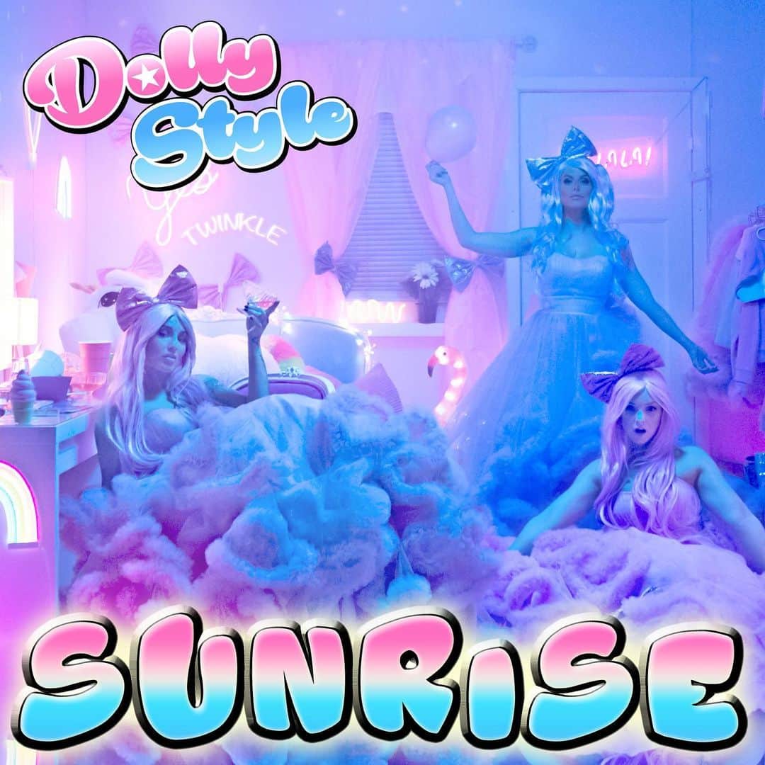 ドリー・スタイルさんのインスタグラム写真 - (ドリー・スタイルInstagram)「Den 24:e maj kommer vår nya singel "SUNRISE"🤩 Spara den i ditt Spotifybibliotek redan idag, så blir du först med att höra den när den släpps! Länk i bio! #dollystyle #dollystylesunrise [New single 24th of May]」5月15日 21時16分 - dollystyle