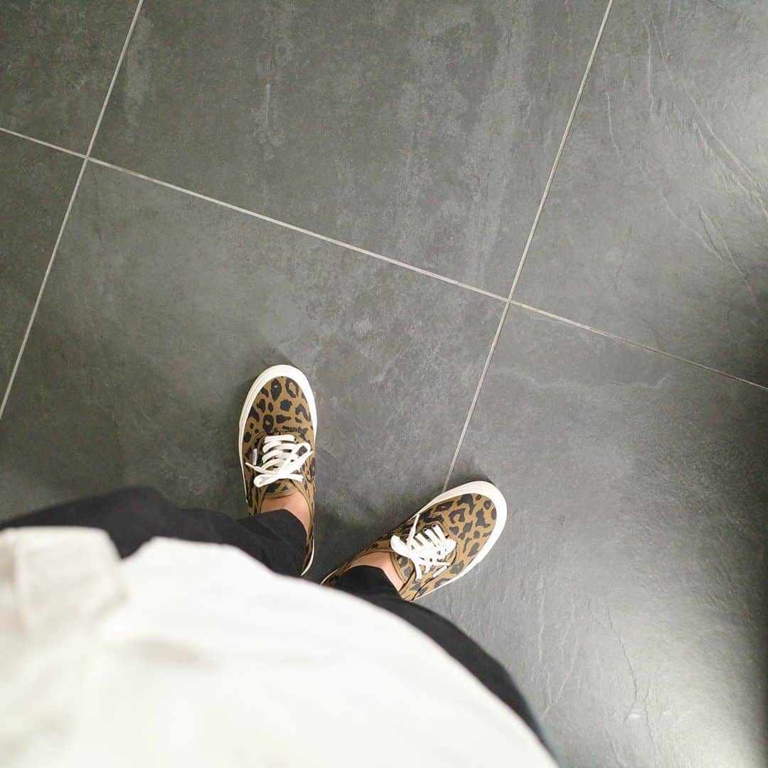 田中毅さんのインスタグラム写真 - (田中毅Instagram)「今日は約15000歩。月間平均13000歩を目指しています。特に理由はないのだけれど🐆 #leopard #sneakers #todayskicks」5月15日 21時20分 - tanaka_ta_ke_shi