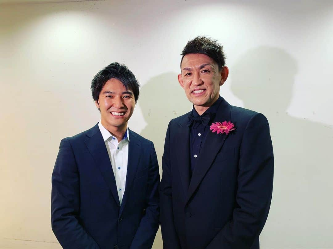 濱田隼さんのインスタグラム写真 - (濱田隼Instagram)「バスケット界のレジェンド、折茂武彦さんを直撃。 昨日49歳の誕生日を迎えた #レバンガ北海道 で、選手兼社長として、活躍する選手です。 . 今日、３季目を終えたBリーグの表彰式が行われ 1月に、国内リーグ通算1万点を達成した折茂選手には 特別賞が贈られました！ . . 話を聞くと、バスケ界のレジェンドには、意外な趣味がありました。 今週末の「サンデーLIVE!!」をご覧下さい！ . また、MVPは #千葉ジェッツ の #富樫勇樹 選手が選ばれました。 . . #bリーグ #折茂武彦 選手 #プロ26年 #レジェンド #メーテレ #アナウンサー #濱田隼 #サンデーlive」5月15日 21時35分 - shun_hamada_nbn